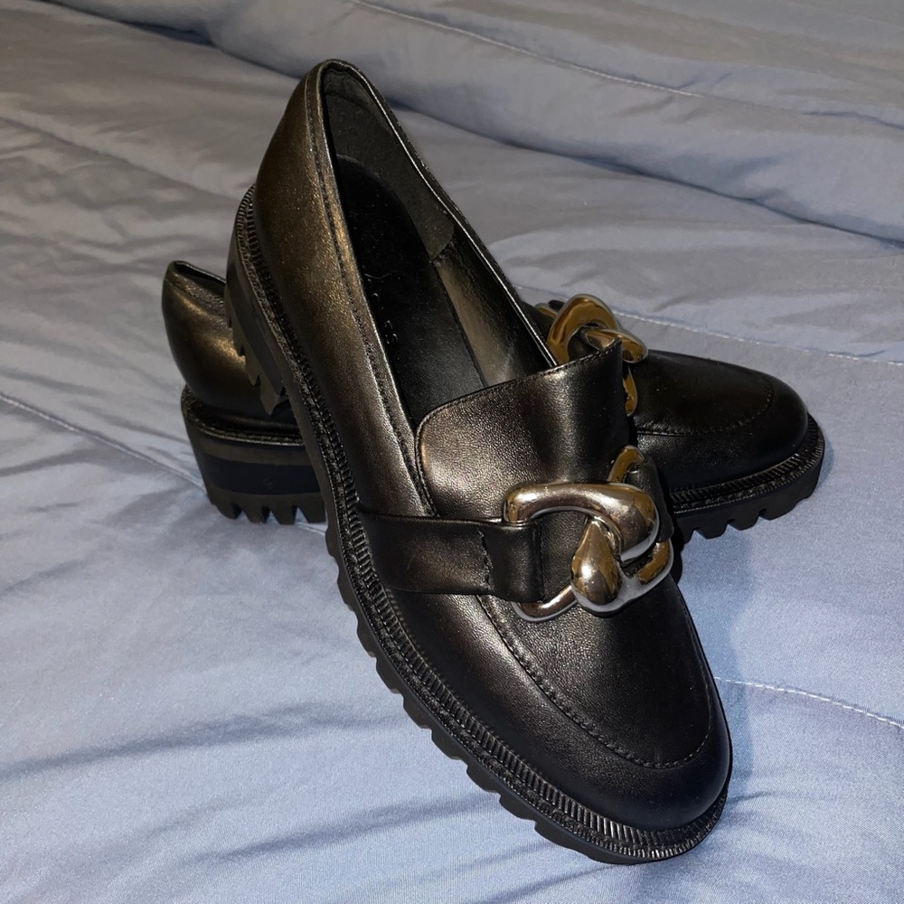 *SOLD* AEROSOLES LEATHER LOAFERS